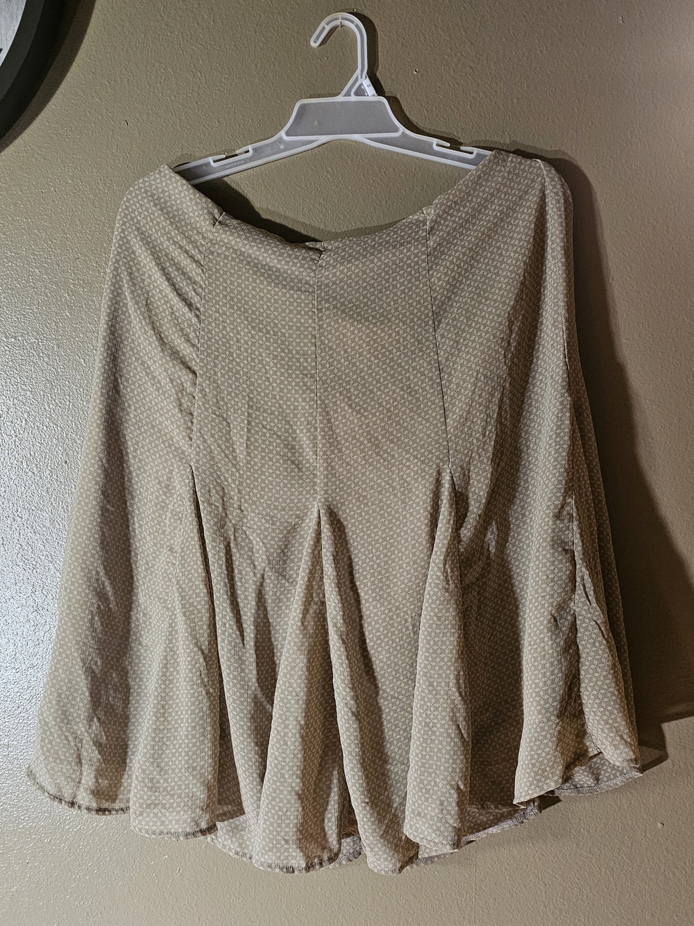 George Pleated Skirt Women's Size 14 Beige White Geometric Design Mid Length